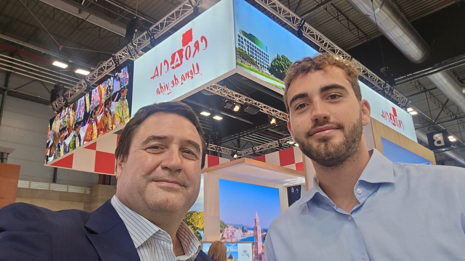 Latcom en Fitur 2026: el Out of Home como motor estratégico del crecimiento turístico